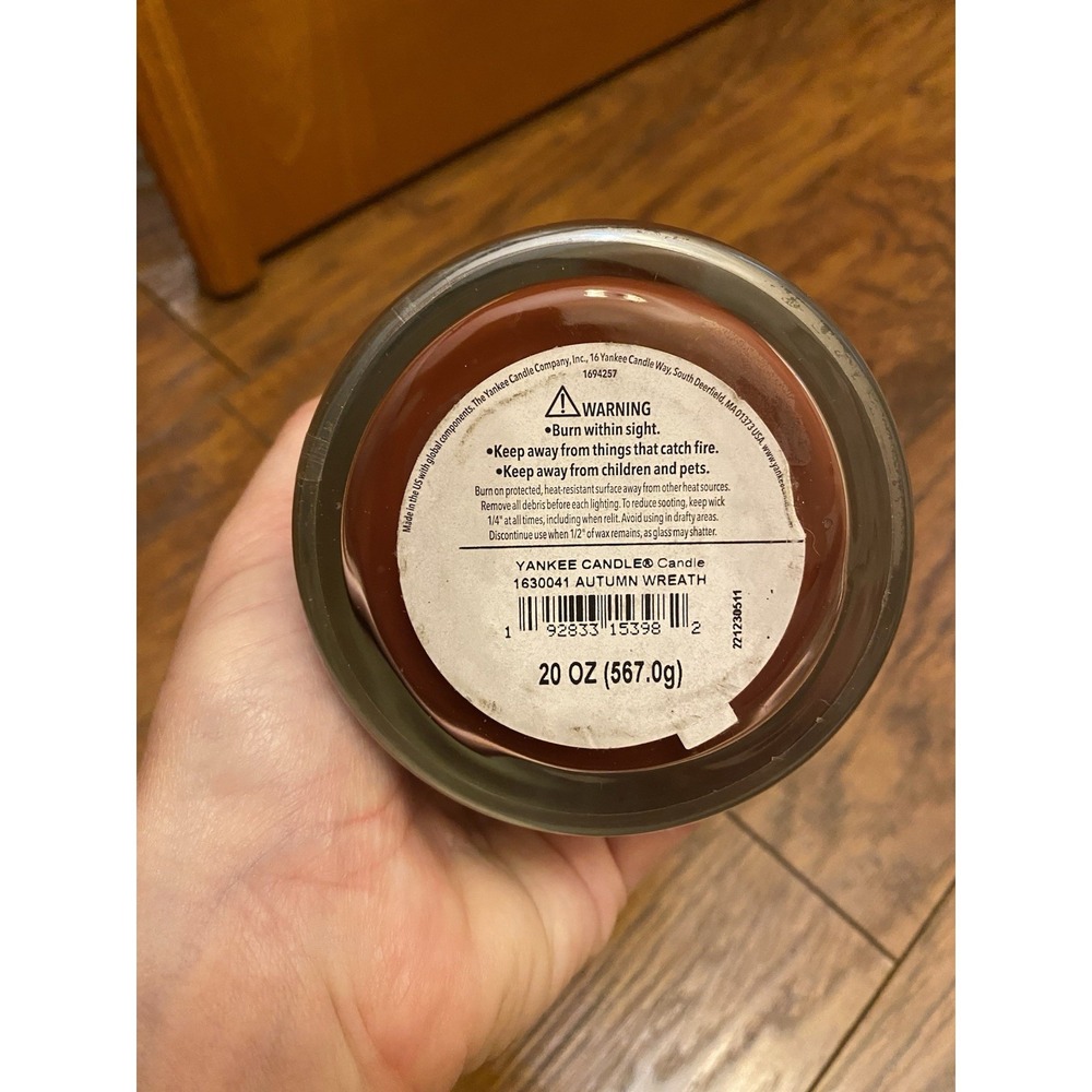 New! Yankee Candle Autumn Wreath 20oz Double Wick Large Jar Candle - Picture 5 of 5